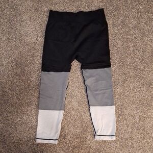 Women's Color Block Leggings - Black, Gray, and White Size Large Soho Sport